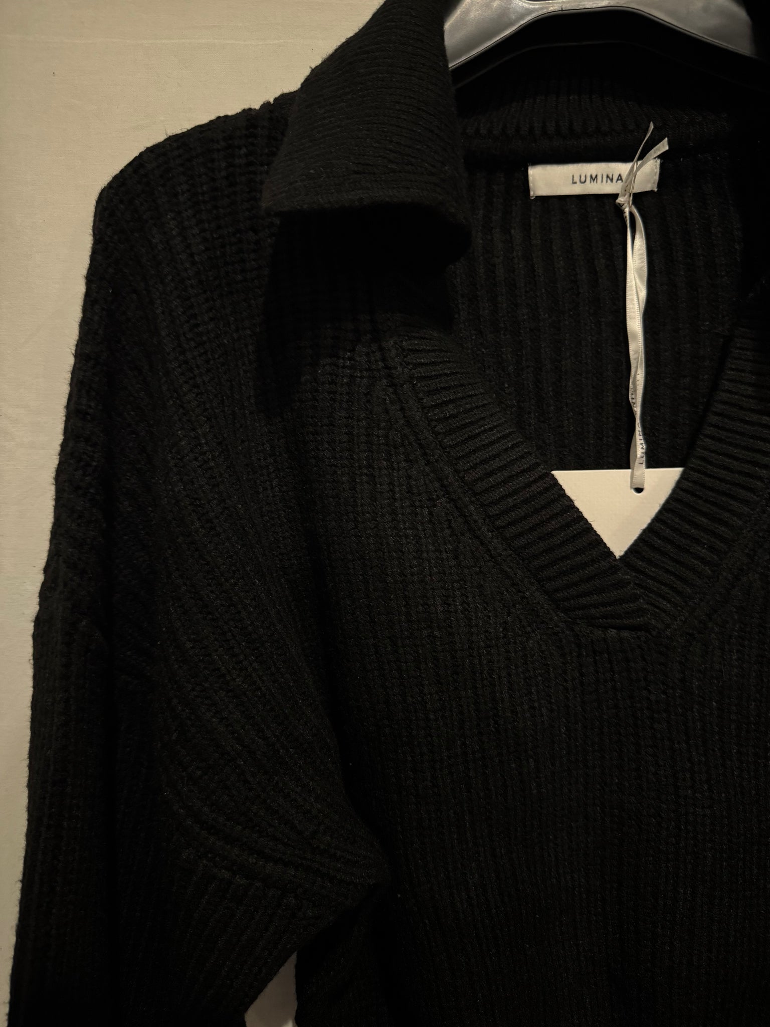 LUMINA - Maglione Nero con maniche ampie