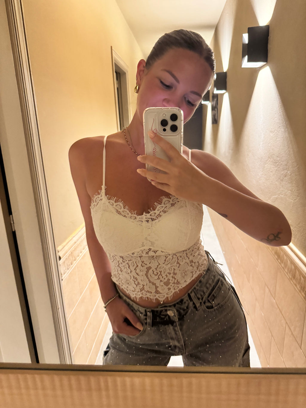 Top in pizzo bianco Eleonora – elegante e femminile in cotone e poliestere