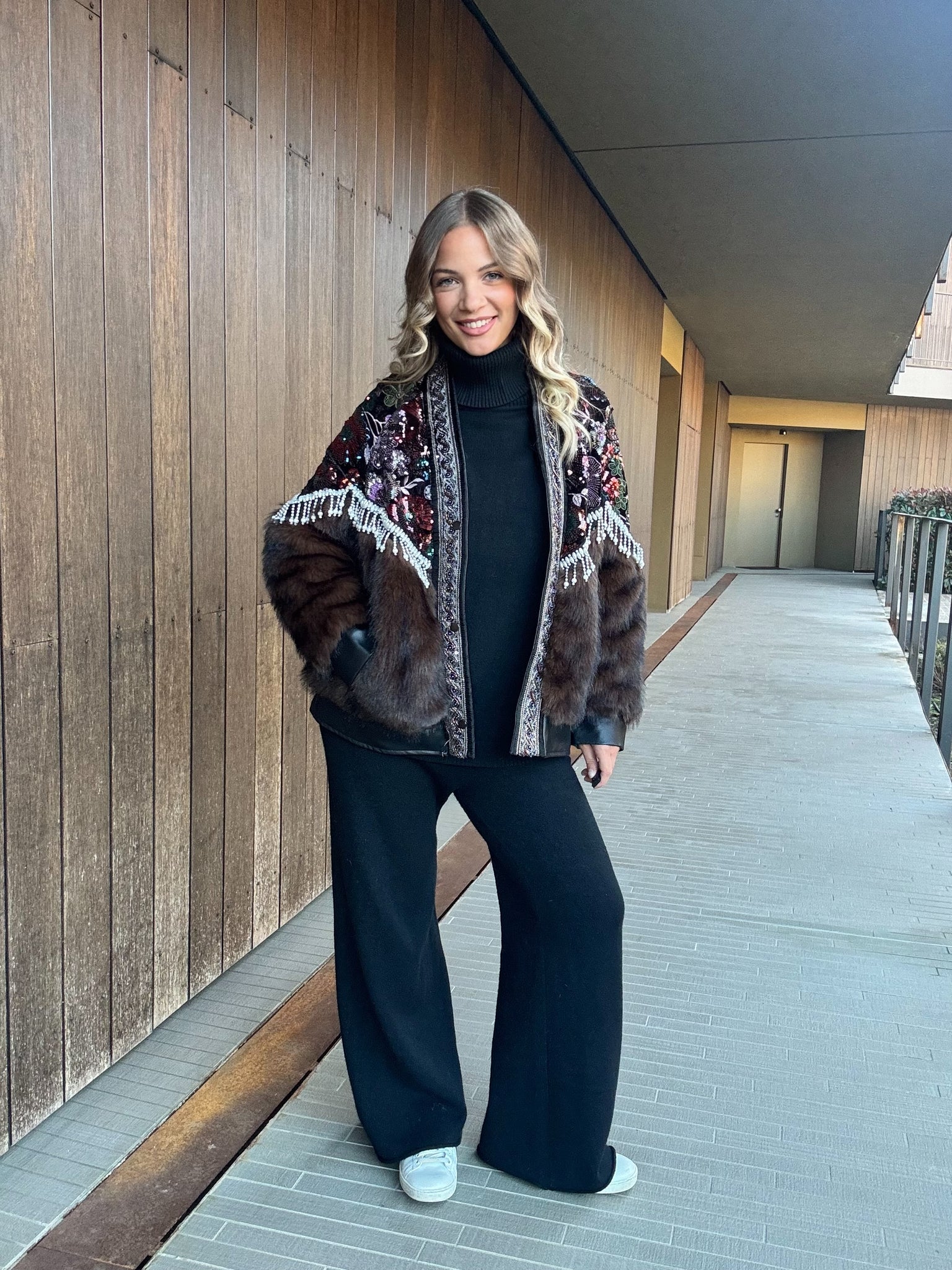 Giacca in eco pelliccia – Eleganza boho chic