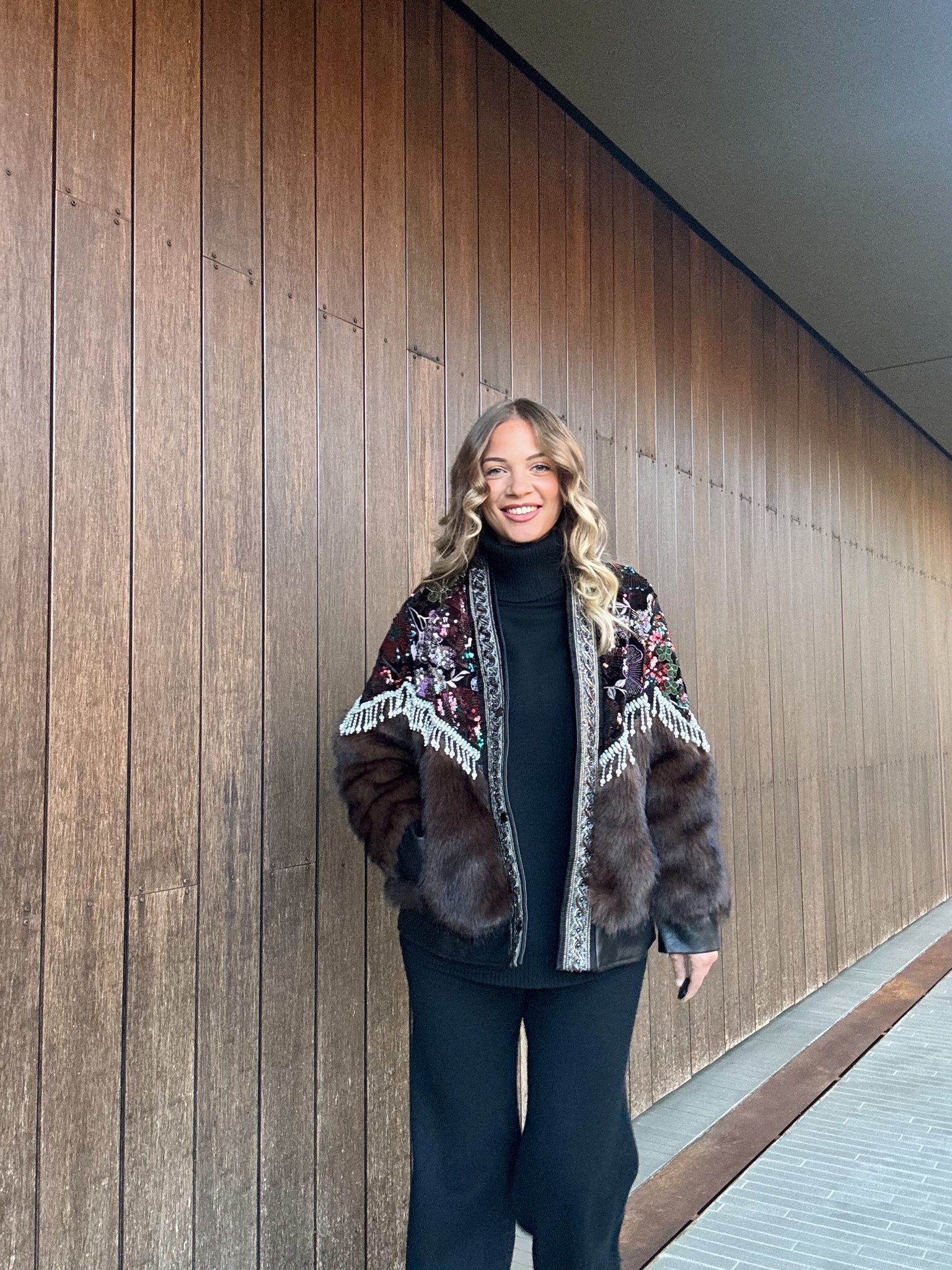 Giacca in eco pelliccia – Eleganza boho chic