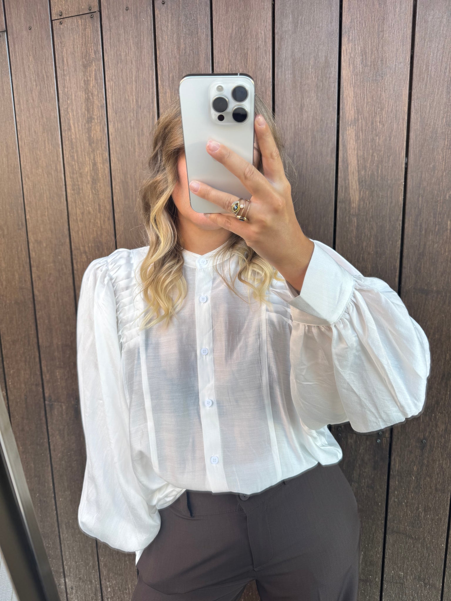 Lumière Blouse – Eleganza eterea e stile senza tempo