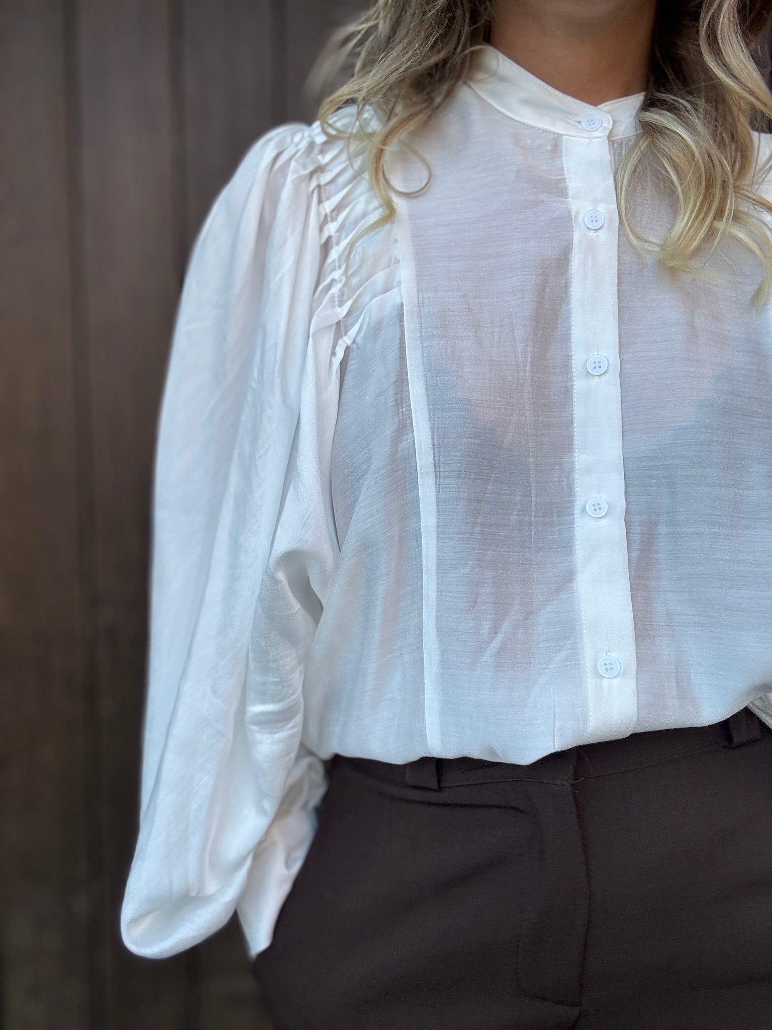 Lumière Blouse – Eleganza eterea e stile senza tempo